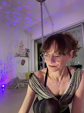 Chris06d22xh online show from April 2026 07:37:02 PM