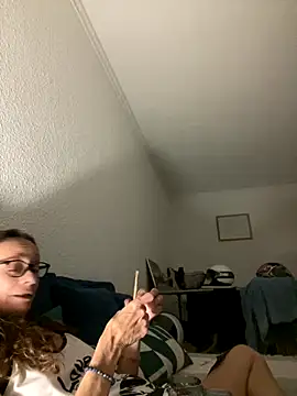 Chris06d22xh online show from September 2025 07:30:01 PM