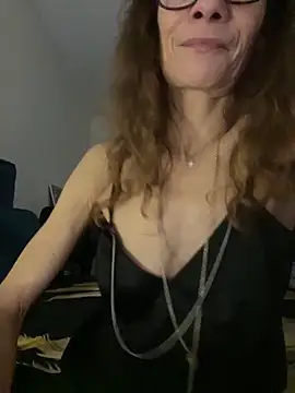 Chris06d22xh online show from December 2025 07:58:01 PM