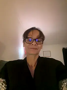 Chris06d22xh online show from November 2025 08:31:01 PM