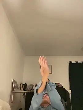 Chris06d22xh online show from October 2025 06:42:01 PM