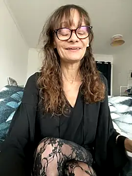 Chris06d22xh online show from November 2025 03:22:02 PM