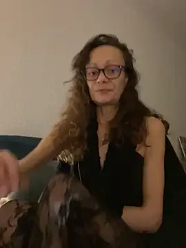 Chris06d22xh online show from November 2025 07:50:02 PM