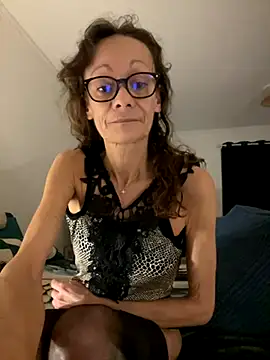 Chris06d22xh online show from November 2025 08:23:01 PM