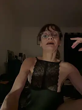 Chris06d22xh online show from April 2026 07:52:01 PM