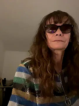 Chris06d22xh online show from October 2025 06:42:01 PM