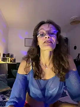 Chris06d22xh online show from July 2026 09:03:01 PM