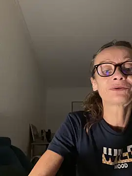 Chris06d22xh online show from September 2025 06:37:02 PM