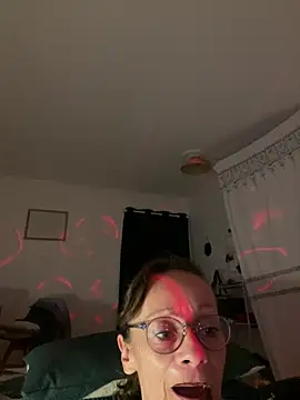 Chris06d22xh online show from July 2026 08:16:01 PM