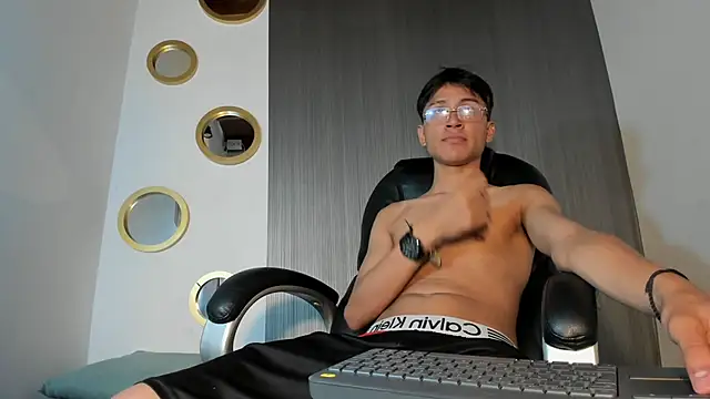 Snapshot of Daddy_Darcks chatting on October 2025 07:59:02 PM Daddy Darcks online show from October 2025 07:59:02 PM