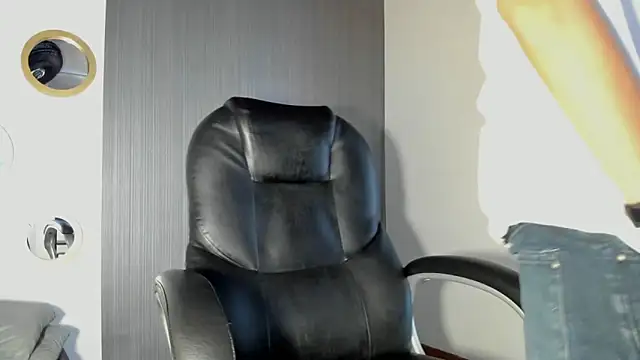 Snapshot of Daddy_Darcks chatting on September 2025 08:04:02 PM Daddy Darcks online show from September 2025 08:04:02 PM