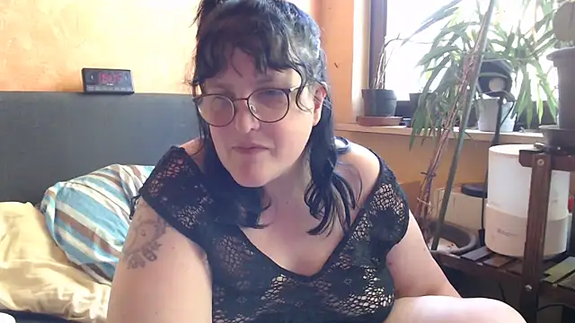 ladyfrombonn online show from April 2026 02:07:02 PM