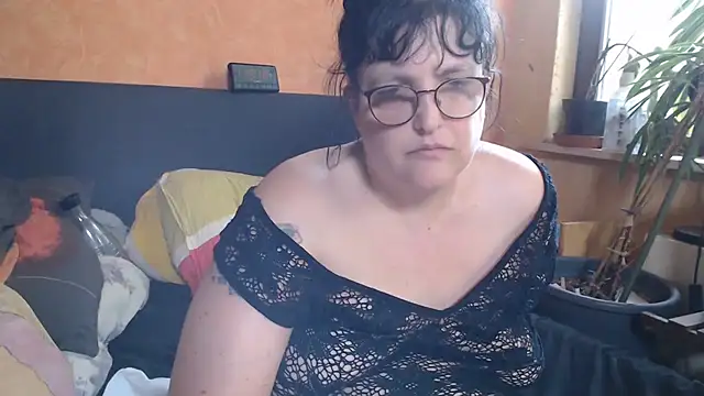 Snapshot of ladyfrombonn chatting on July 2026 05:21:02 PM ladyfrombonn online show from July 2026 05:21:02 PM