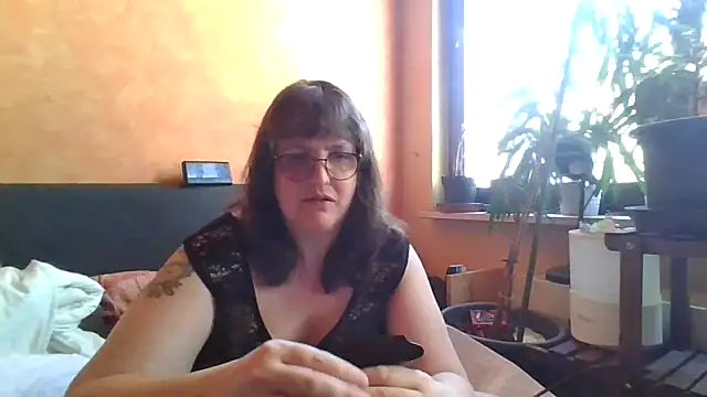 ladyfrombonn online show from April 2026 01:34:02 PM