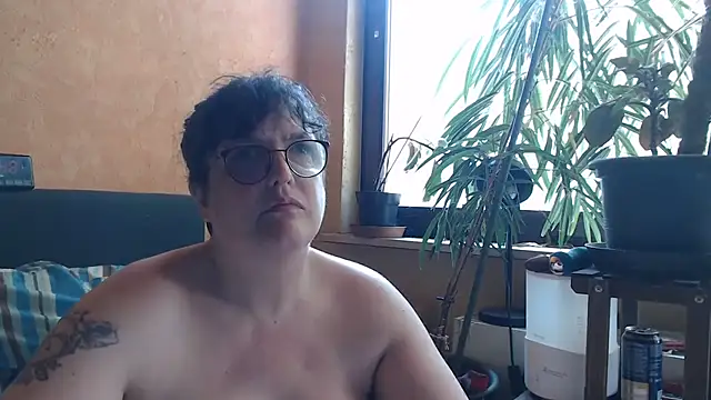 Snapshot of ladyfrombonn chatting on June 2026 03:51:02 PM ladyfrombonn online show from June 2026 03:51:02 PM