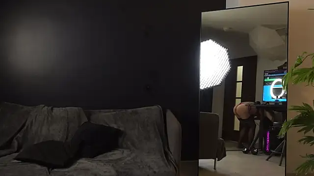 PeachyPixiee online show from October 2025 05:11:01 AM