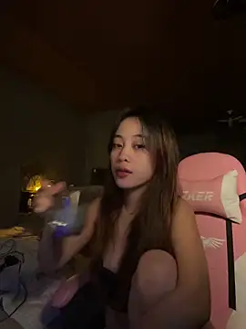 Snapshot of Yummiiieee28 chatting on November 2025 08:57:02 PM Yummiiieee28 online show from November 2025 08:57:02 PM