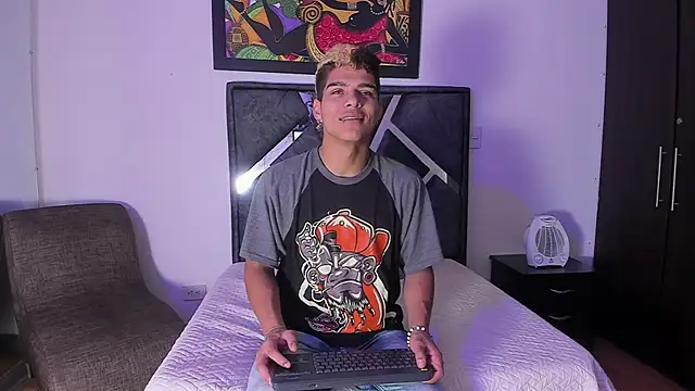 wyatt 3 online show from October 2025 11:33:01 AM