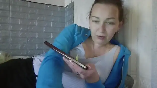 DanaNeon online show from April 2026 01:15:01 PM