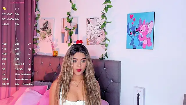 isajonnes18 online show from February 2026 11:00:02 PM