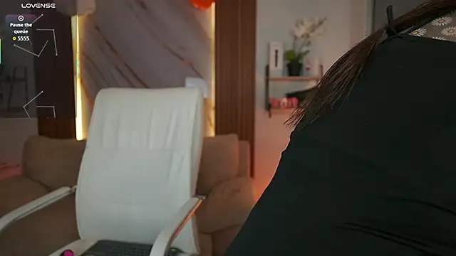 MilaCrave online show from October 2025 11:42:01 AM