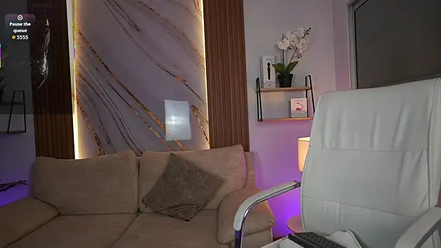 MilaCrave online show from November 2025 11:32:01 AM