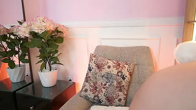 MilaCrave online show from April 2026 11:38:02 AM