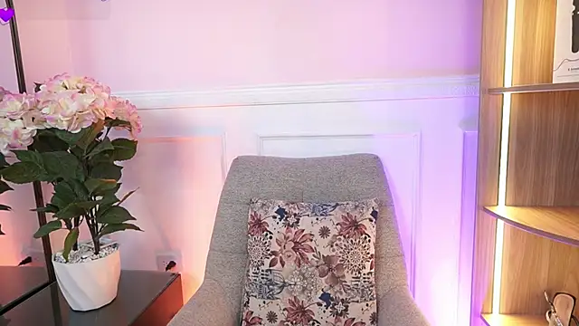 MilaCrave online show from April 2026 11:38:02 AM