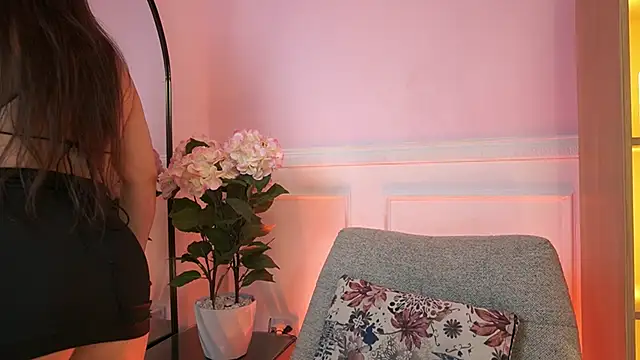 MilaCrave online show from March 2026 12:13:01 PM