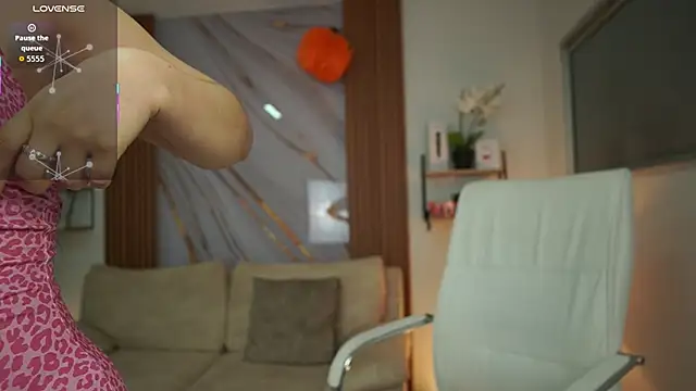 MilaCrave online show from October 2025 11:31:01 AM