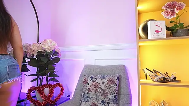 MilaCrave online show from February 2026 11:42:02 AM