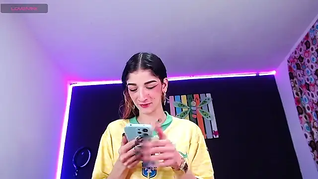 ingrid zese  online show from October 2025 03:01:02 PM