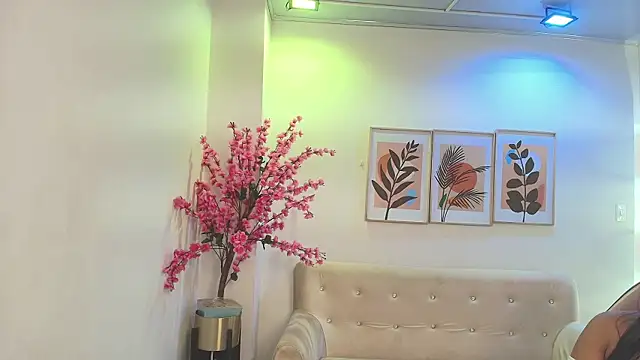 Anie johnson online show from November 2025 07:29:02 PM