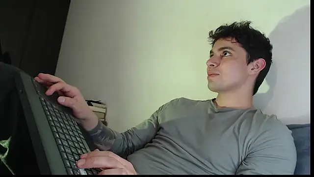 Snapshot of yourfavoriteboy__ chatting on January 2026 04:07:01 AM yourfavoriteboy online show from January 2026 04:07:01 AM