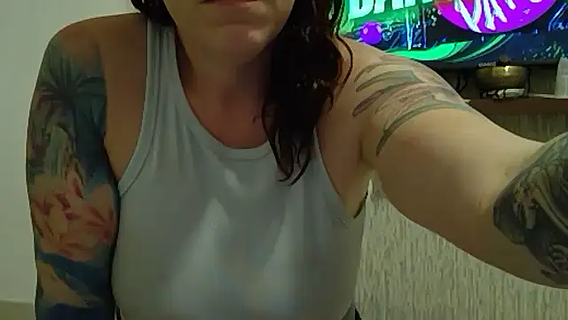Island Siren online show from October 2025 09:38:02 PM