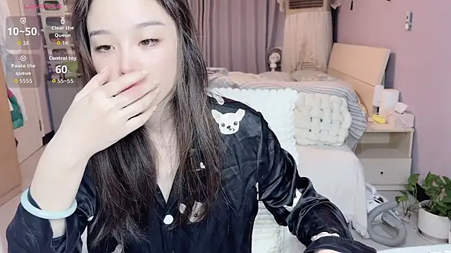 Snapshot of Y2Luvk chatting on October 2025 08:52:02 PM Y2Luvk online show from October 2025 08:52:02 PM