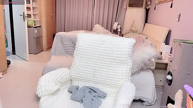 Snapshot of Y2Luvk chatting on October 2025 09:25:02 PM Y2Luvk online show from October 2025 09:25:02 PM