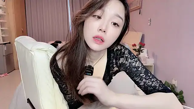 Snapshot of Y2Luvk chatting on October 2025 12:01:01 AM Y2Luvk online show from October 2025 12:01:01 AM