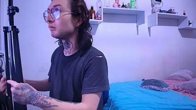 annyharriis online show from May 2026 10:36:01 PM