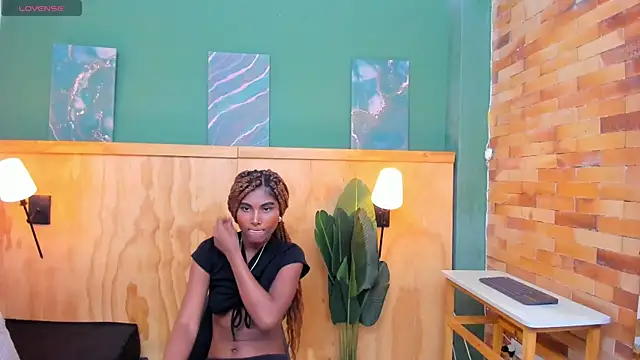 halleylorens online show from April 2026 07:03:01 PM