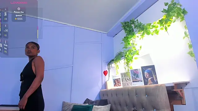 halleylorens online show from March 2026 06:14:02 PM