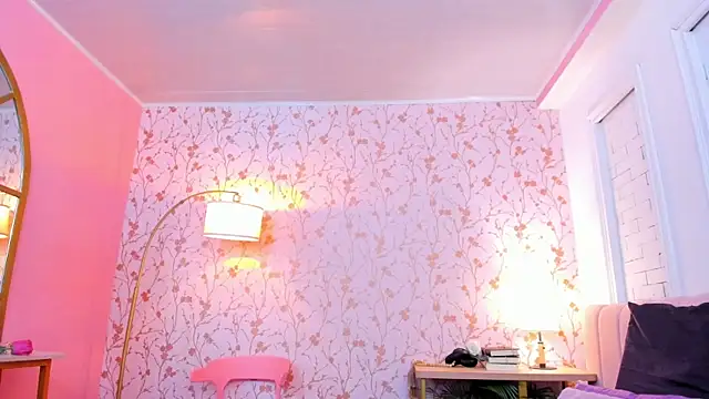 halleylorens online show from May 2026 07:24:02 PM