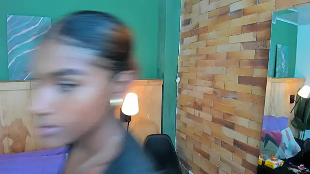 Snapshot of halleylorens chatting on February 2026 12:25:02 PM halleylorens online show from February 2026 12:25:02 PM