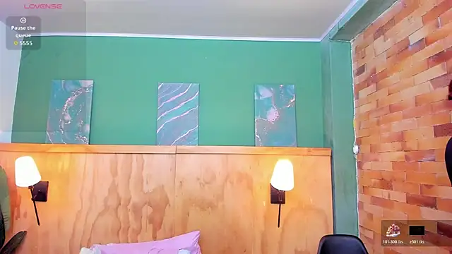 halleylorens online show from March 2026 07:28:01 PM