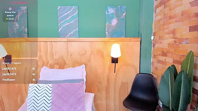 halleylorens online show from March 2026 07:08:02 PM