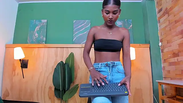 Snapshot of halleylorens chatting on February 2026 05:24:02 PM halleylorens online show from February 2026 05:24:02 PM