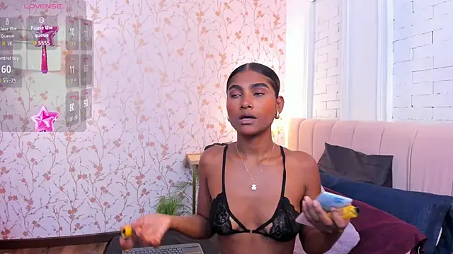 halleylorens online show from May 2026 07:28:02 PM