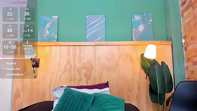 Snapshot of halleylorens chatting on March 2026 07:21:01 PM halleylorens online show from March 2026 07:21:01 PM