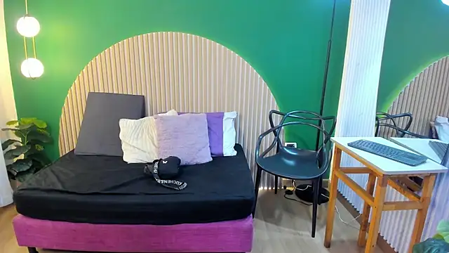 halleylorens online show from December 2025 07:02:02 PM