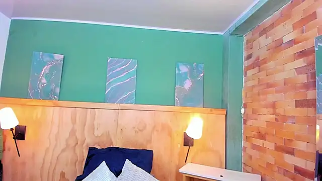 halleylorens online show from April 2026 07:15:02 PM